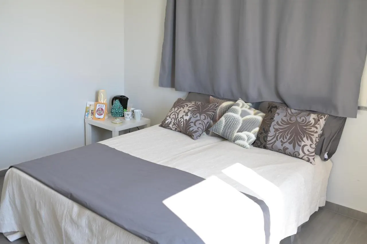 Stanzina Della Baronessa Bed & Breakfast Carini