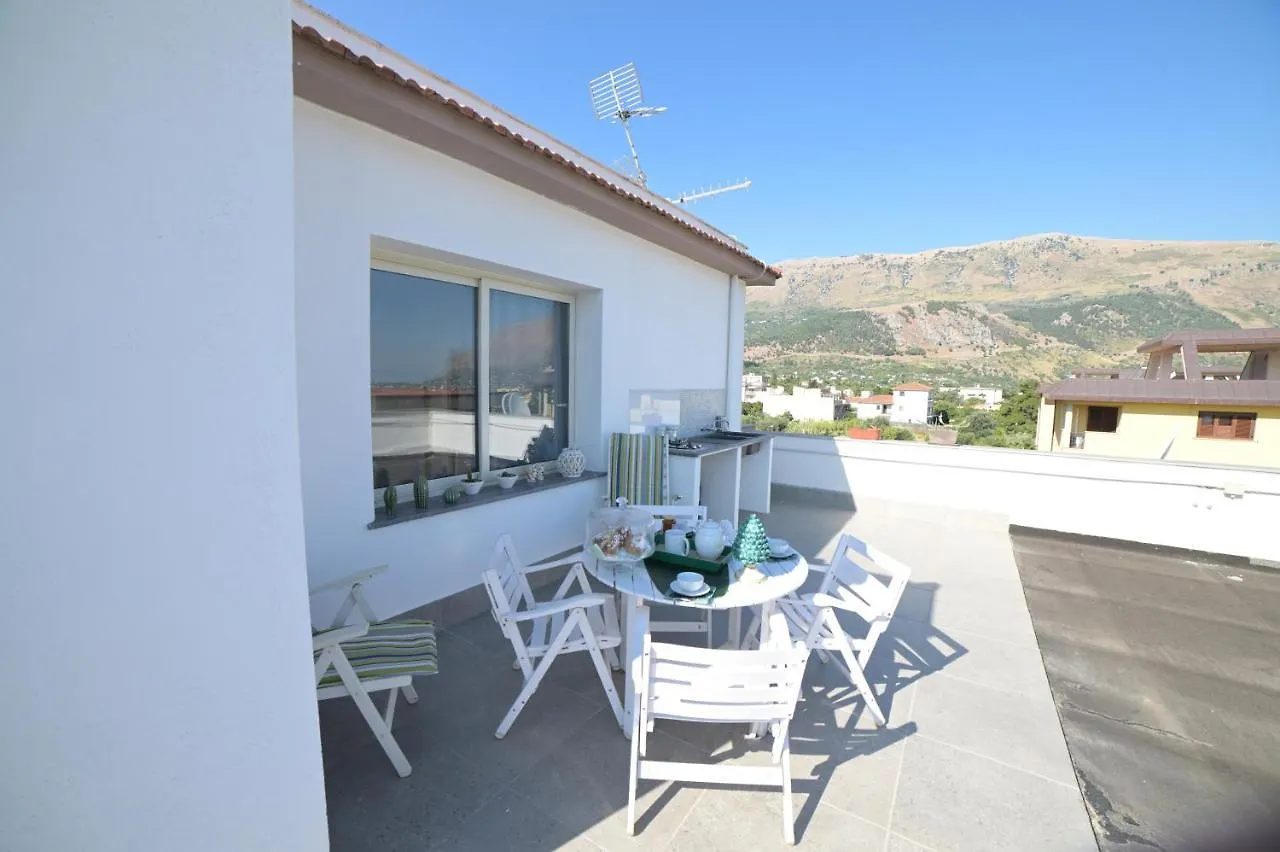 Stanzina Della Baronessa Bed & Breakfast Carini Italy